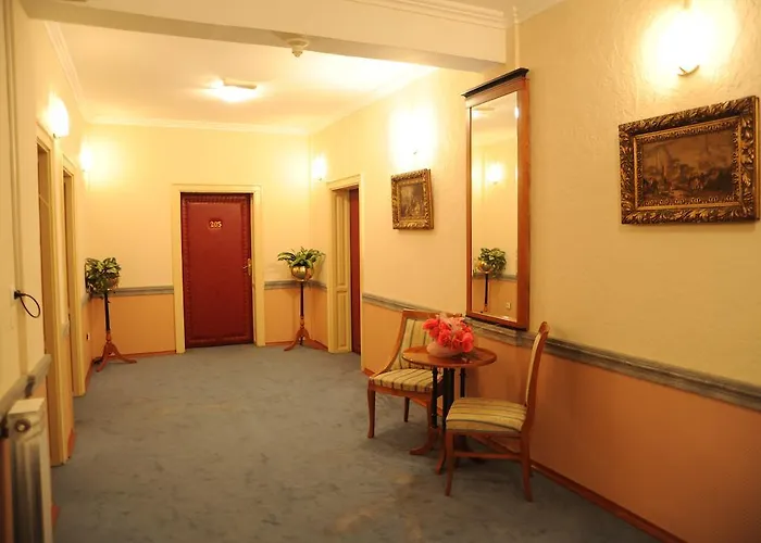 מלון Aleja Aa 4*