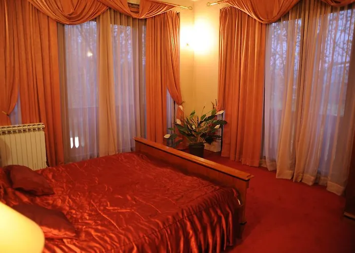 מלון Aleja Aa 4*