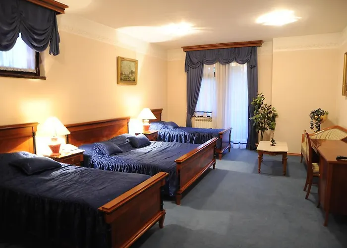 מלון Aleja Aa 4*