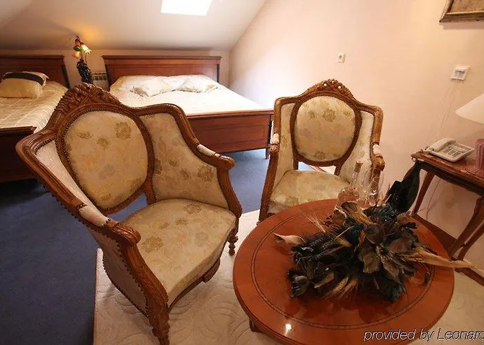 מלון Aleja Aa 4*